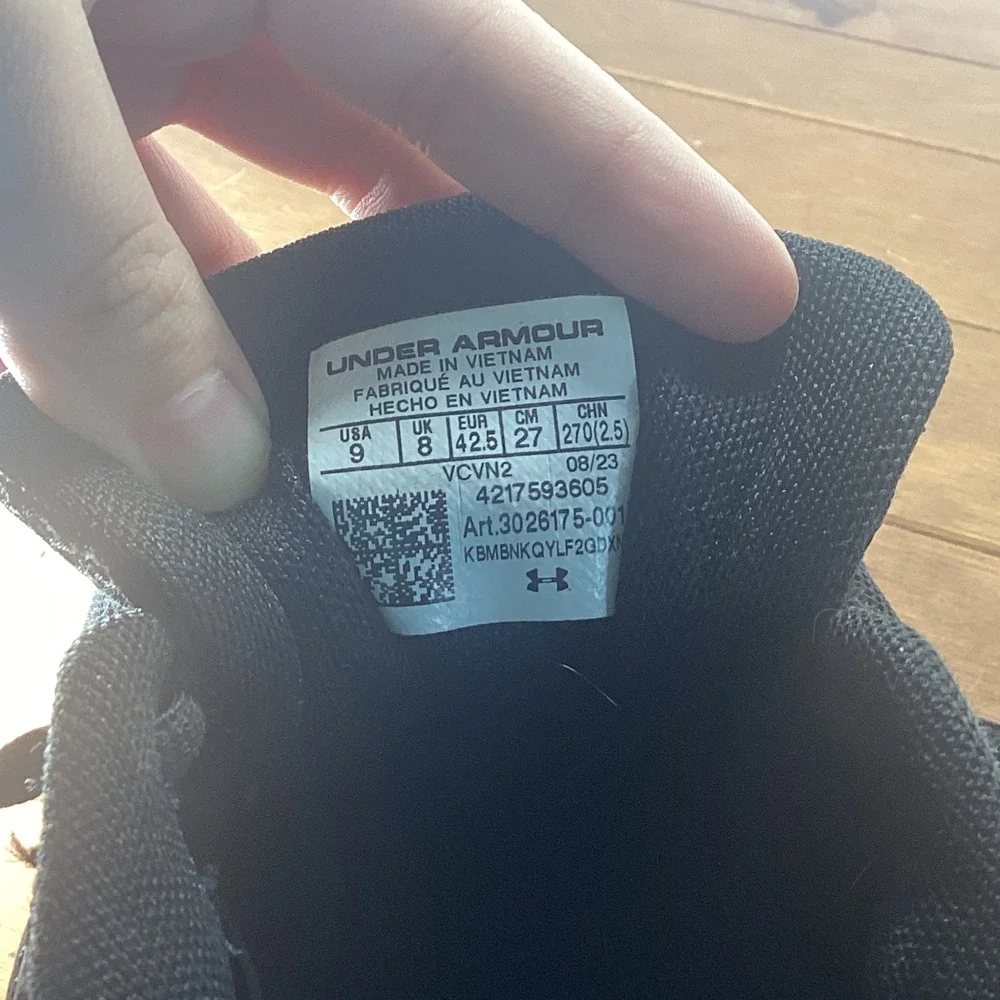 Under Armour Charged‎ Assert 9 Running Shoes Womens Size 9 Black White Sneakers